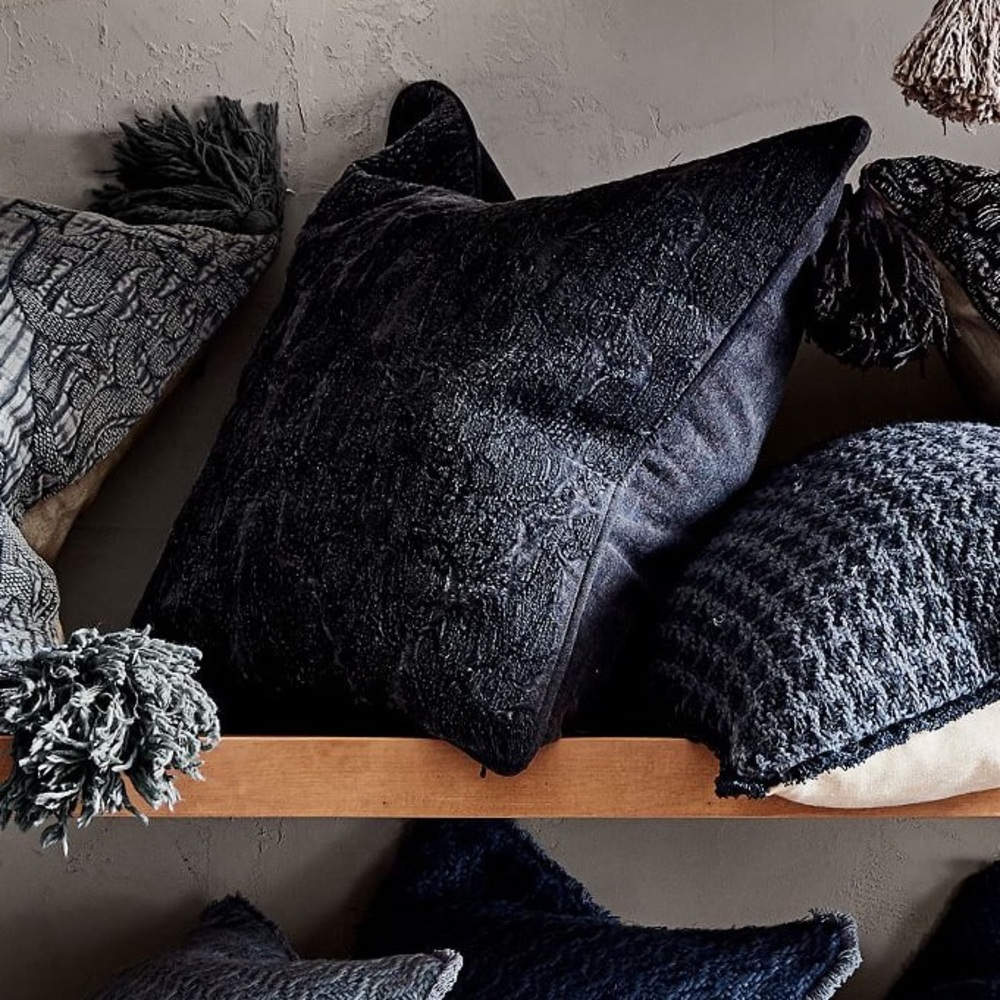 New Pottery Barn Akira Textured Linen Pillow Cover, Charcoal Gray, 22”